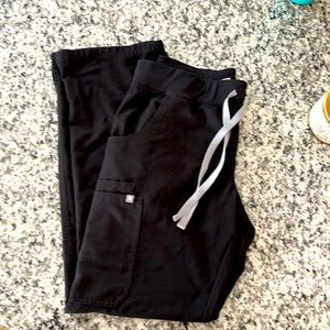 FIGS Small Black Cargo Scrub Pants